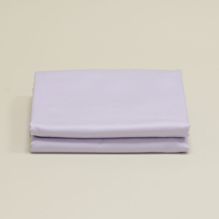 Satin Bettwäsche in Flieder, gefalteter Stapel, Farbe Lavendel